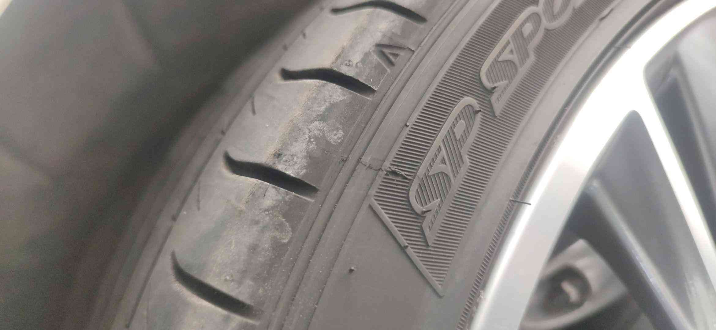 英菲尼迪怎么样 经常出差跑高速，大哥买台37L英菲尼迪Q50，直言比电车舒服得多