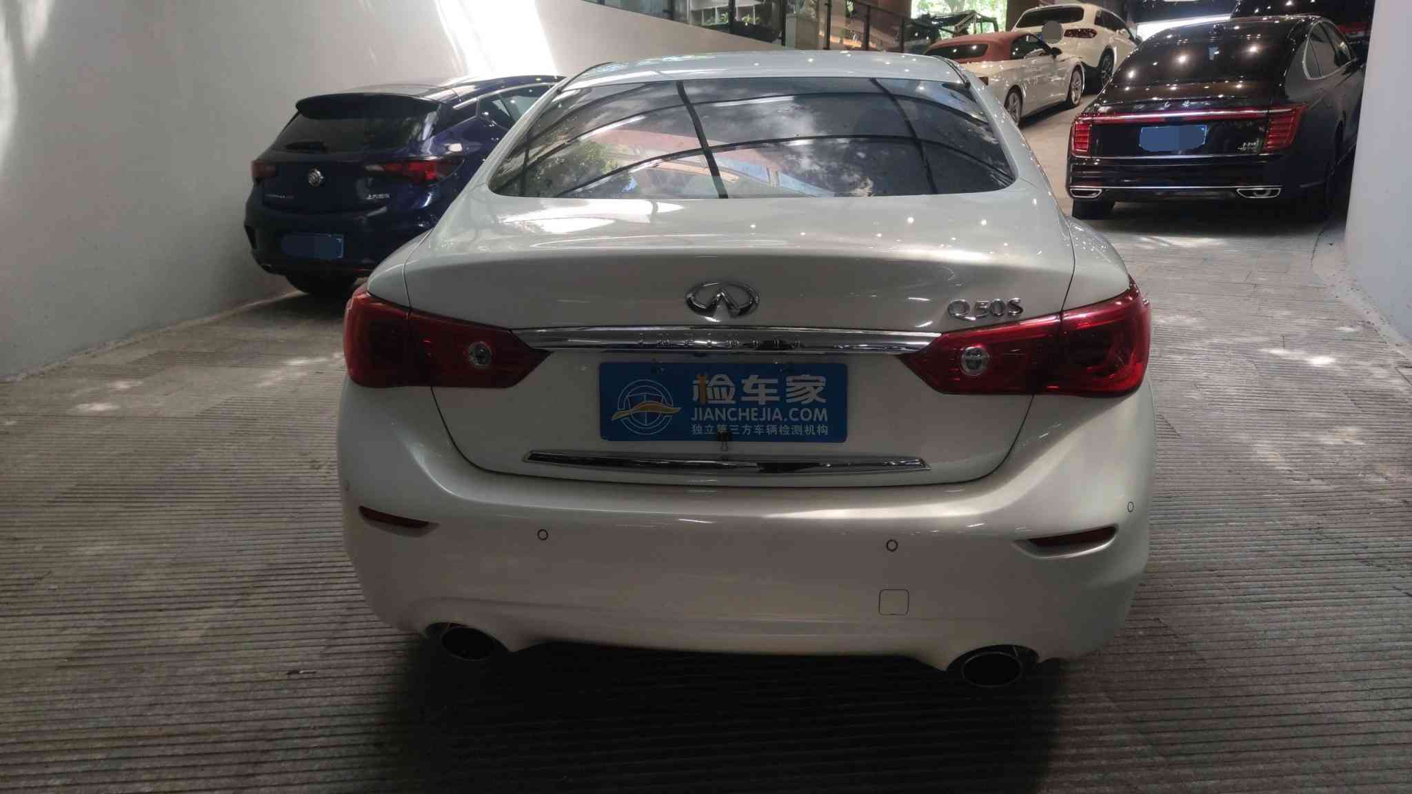 英菲尼迪怎么样 经常出差跑高速，大哥买台37L英菲尼迪Q50，直言比电车舒服得多