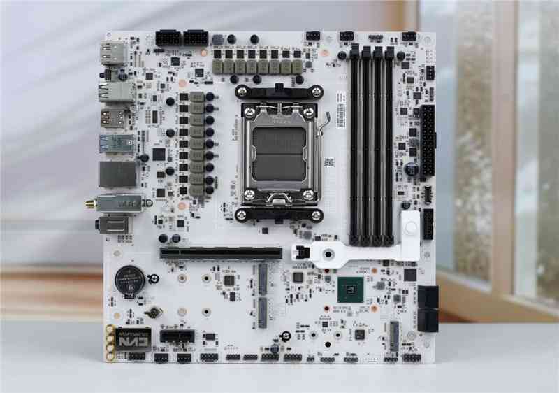 七彩虹主板怎么样 全面赶超一线品牌！七彩虹CVN B850 ARK FROZEN v14方舟主板评测