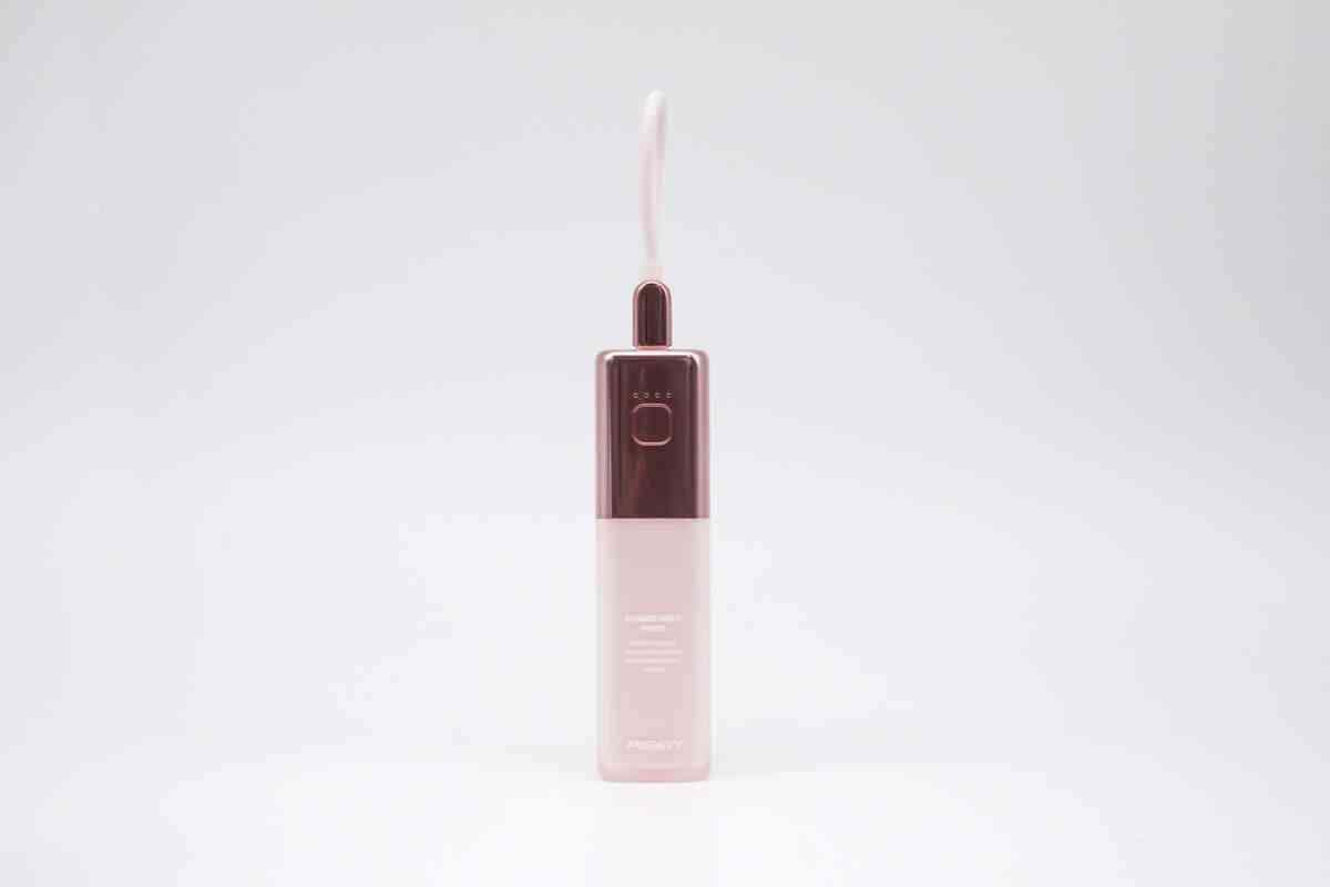 品胜口红充电宝全面评测：三合一设计、PD30W快充与便携体验