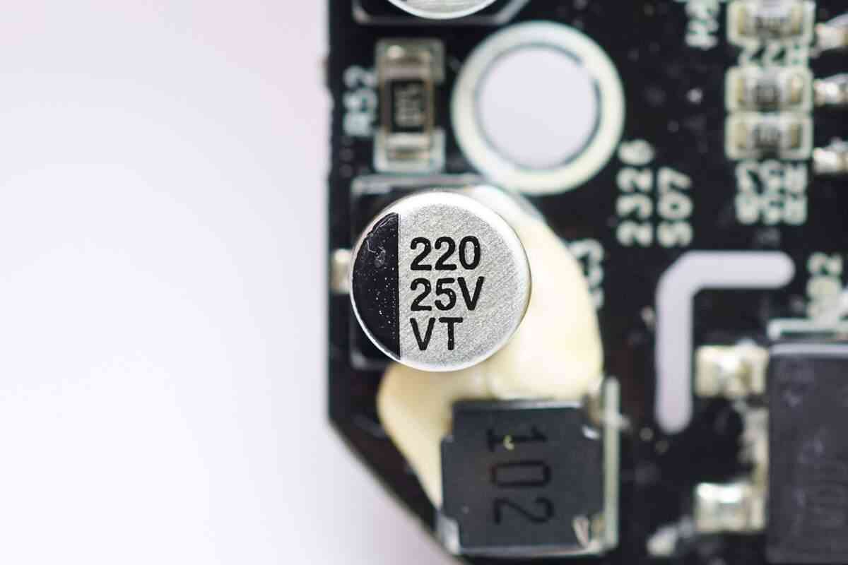 飞科高速吹风机深度评测：200元档无刷电机神器值不值得入手？