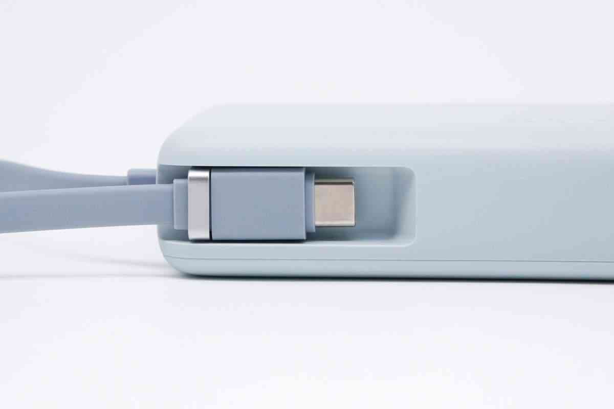 小米充电宝怎么样 差旅党必入，自带线+67W澎湃秒充，小米67W自带线充电宝评测