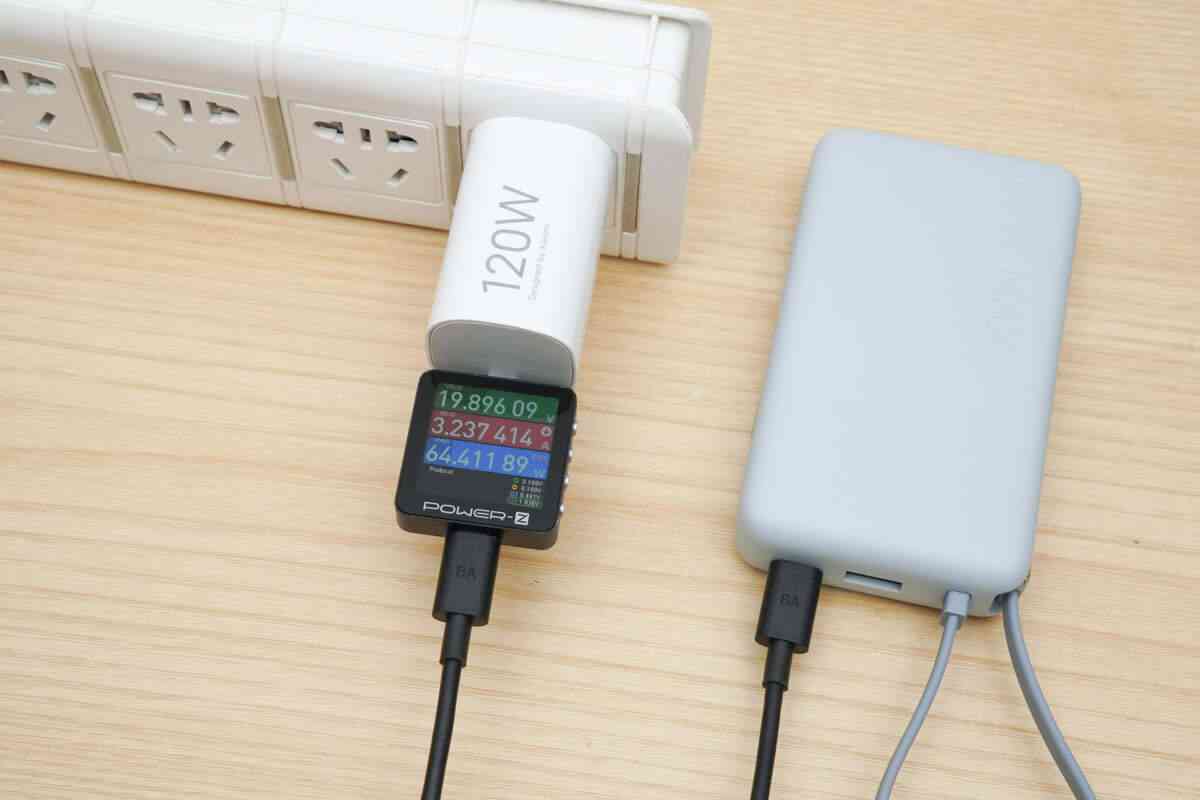 小米充电宝怎么样 差旅党必入，自带线+67W澎湃秒充，小米67W自带线充电宝评测