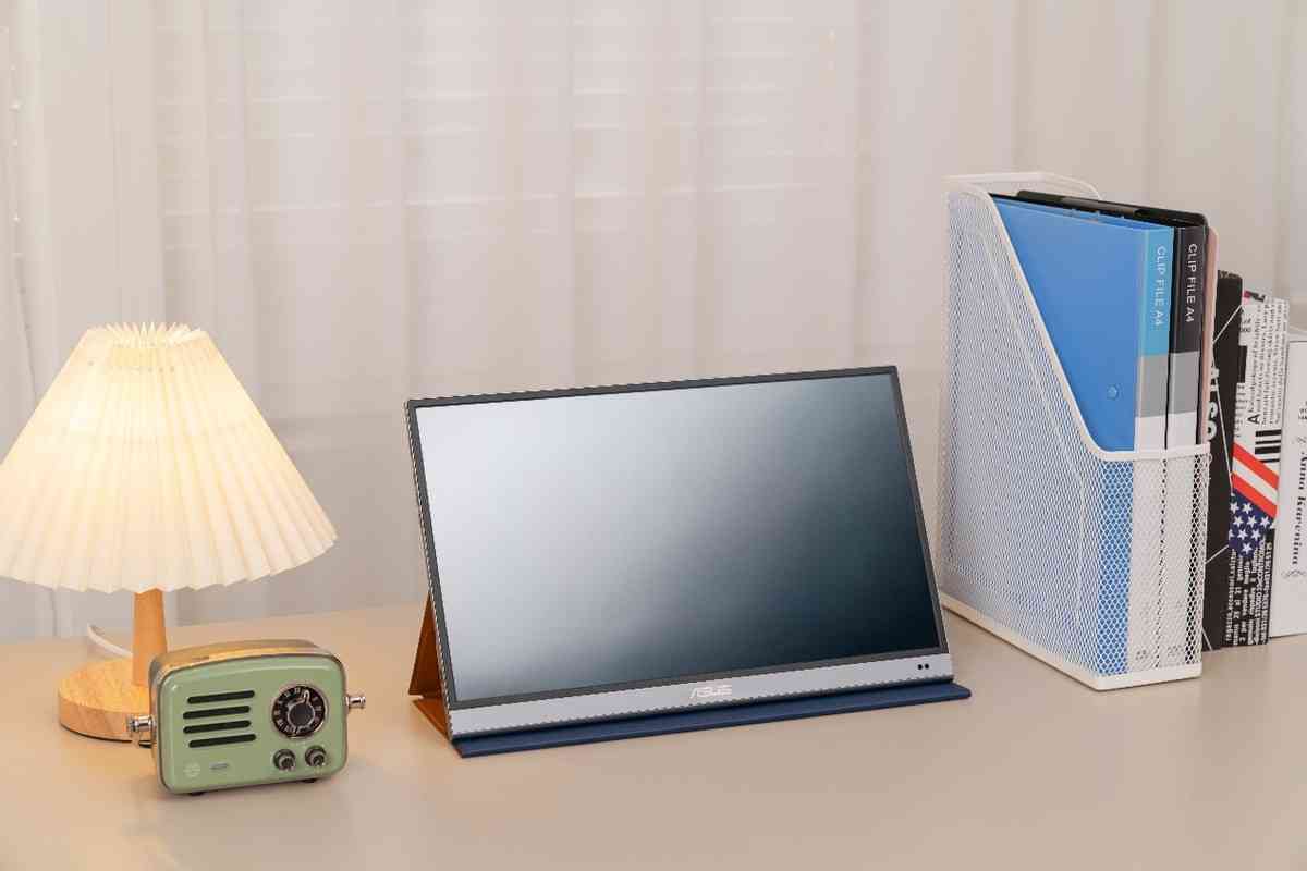 华硕显示器怎么样 色域高更轻薄 华硕ZenScreen OLED MQ16AH便携显示器测评