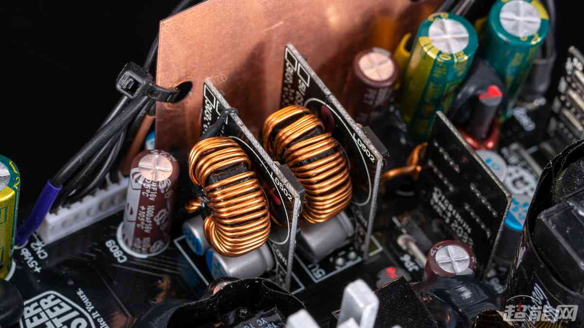 酷冷至尊G700 GOLD电源评测：高性价比的中高功率之选