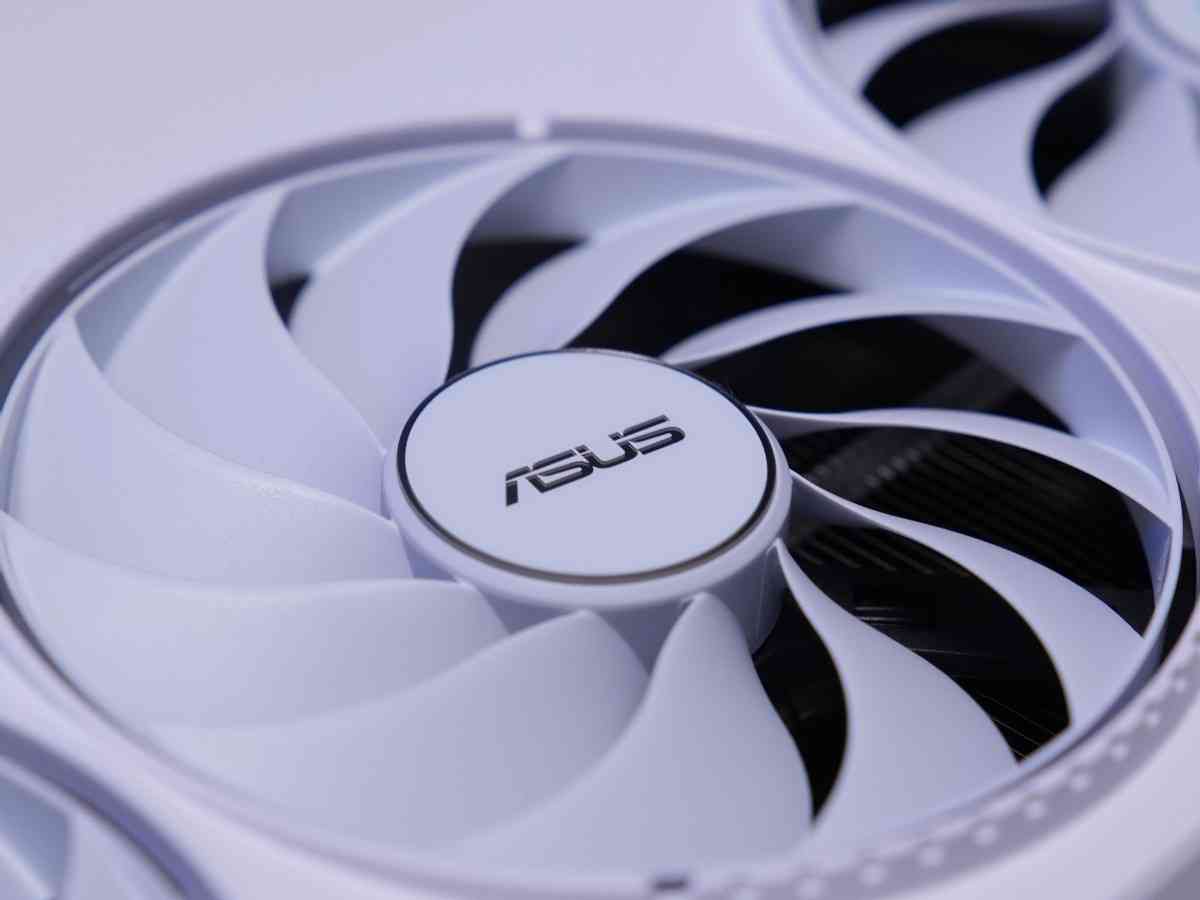 华硕显卡怎么样 双十一超值4K入门显卡，华硕天选GeForce RTX 5070 O12G显卡装机评测