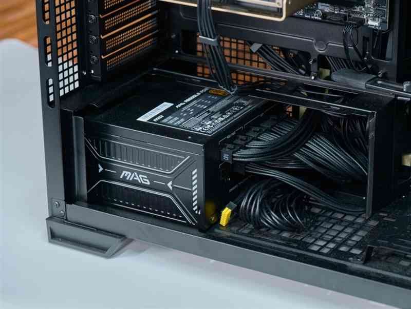 微星机箱怎么样？微星MPG VELOX 300R AIRFLOW PZ刀锋装机评测：散热强大，满足你对大机箱的最苛刻需求